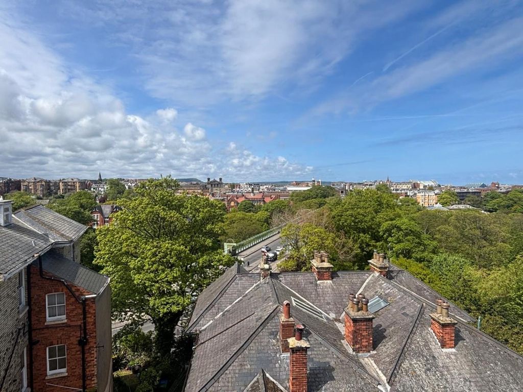 Property photo 2 of 32 Crown Crescent.Jpg