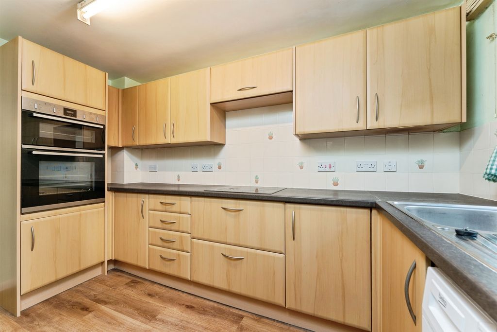 Property photo 3 of 13