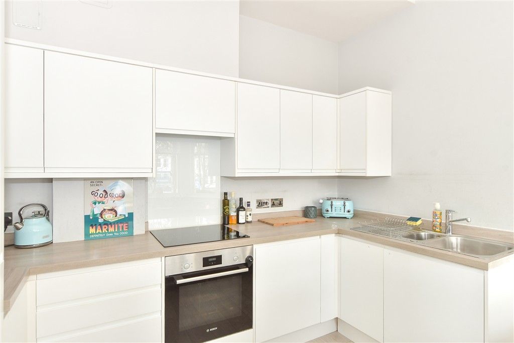 Property photo 2 of 10 Kitchen/Lounge/ Diner