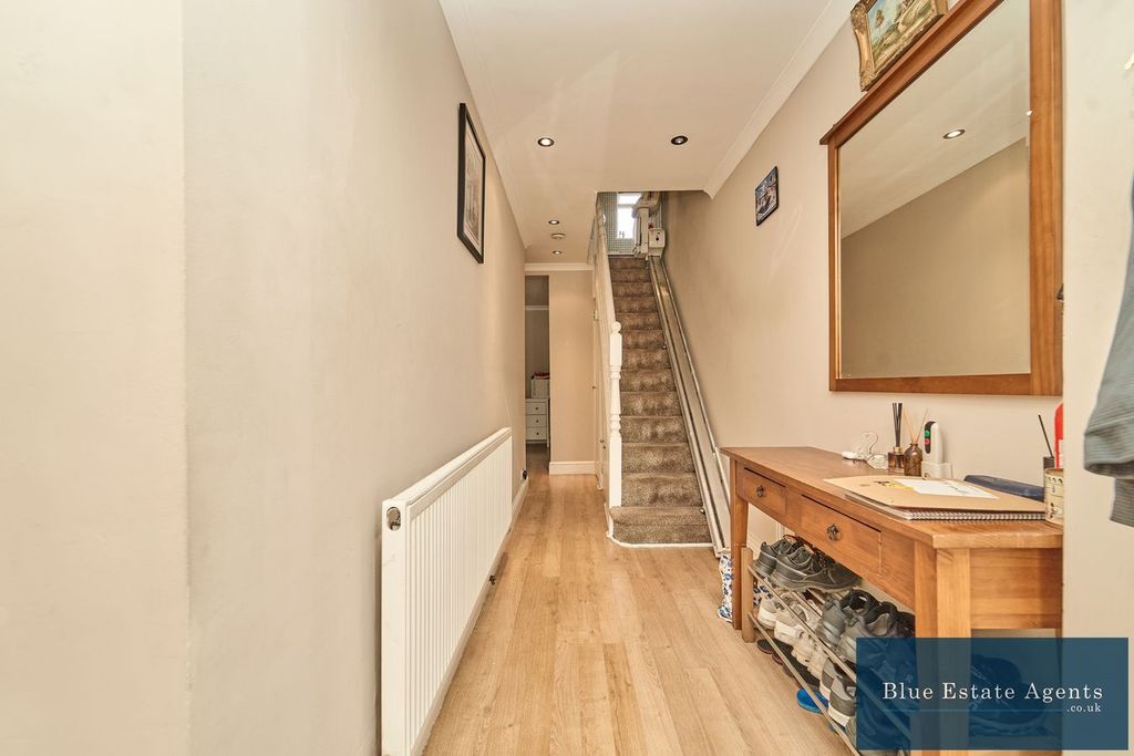 Property photo 3 of 28 Entrance
