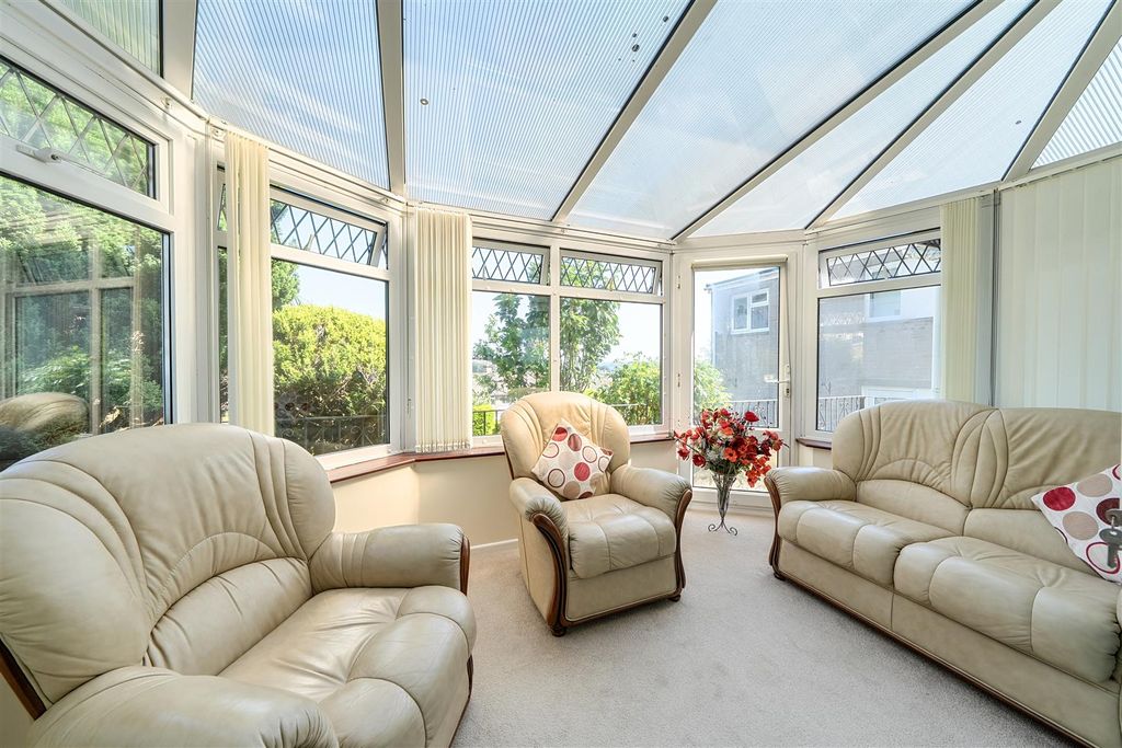 Property photo 3 of 17 Conservatory