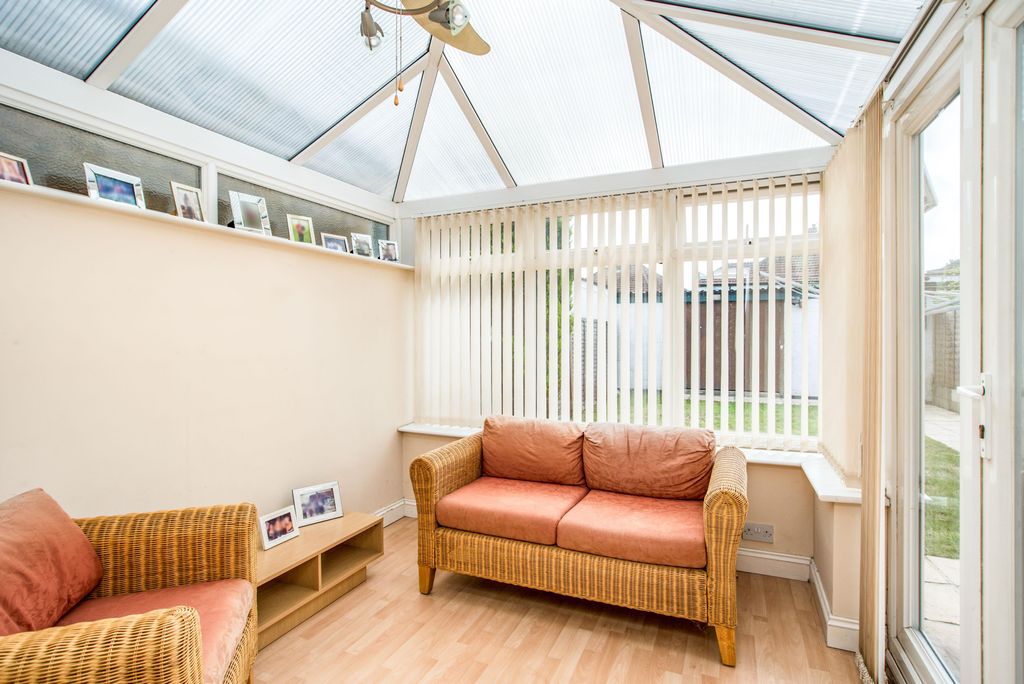 Property photo 3 of 8 Conservatory