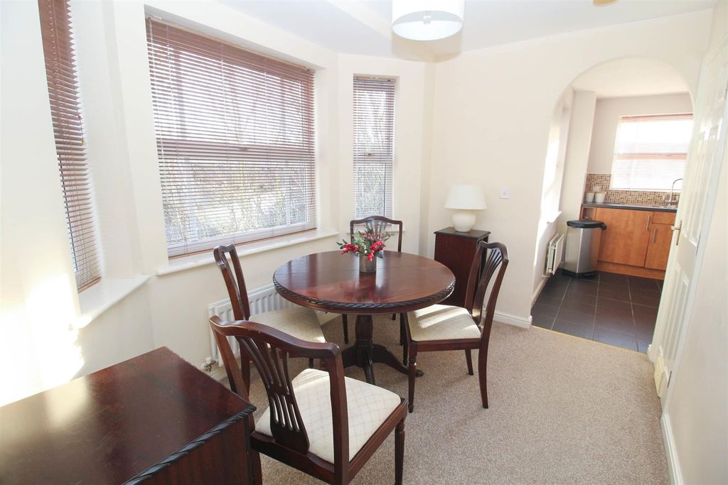 Property photo 3 of 8 Dining Room
