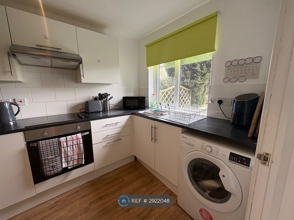 Property photo 2 of 10 Kitchen