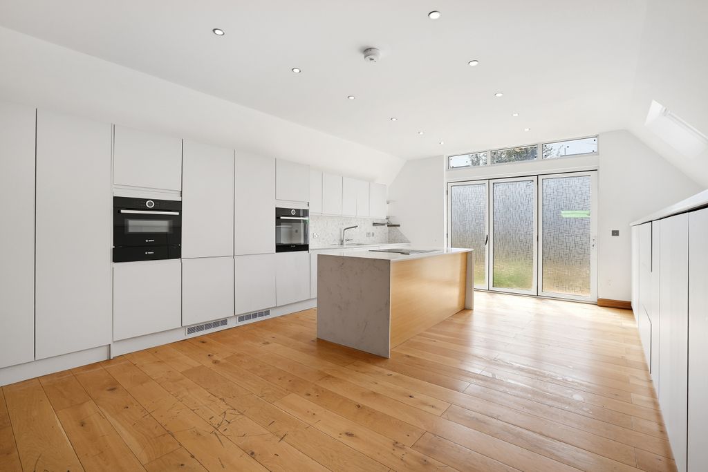 Property photo 3 of 25 Kitchen