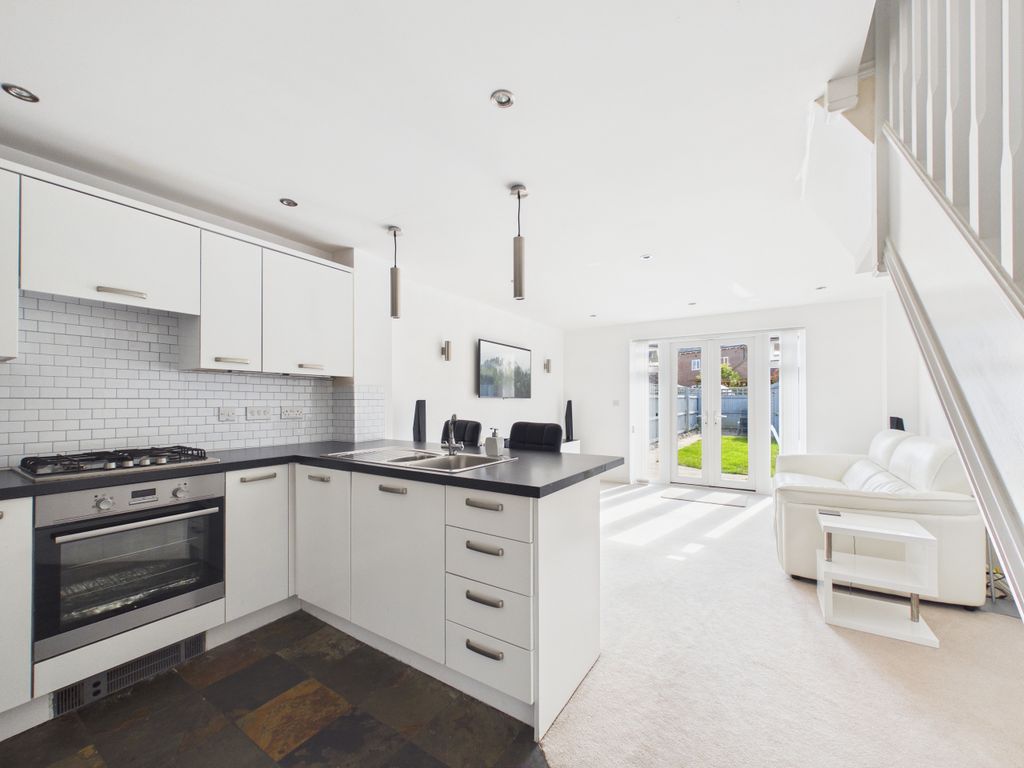 Property photo 2 of 18 Kitchen 2