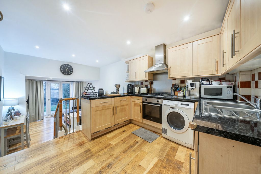 Property photo 3 of 14 1402637-14-697Cde...