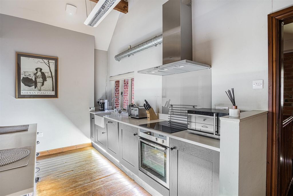 Property photo 3 of 18 316A1093_Hdr.Jpg