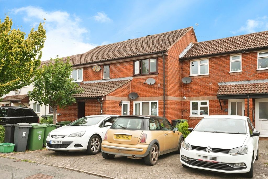 Property photo 2 of 13 Front 02