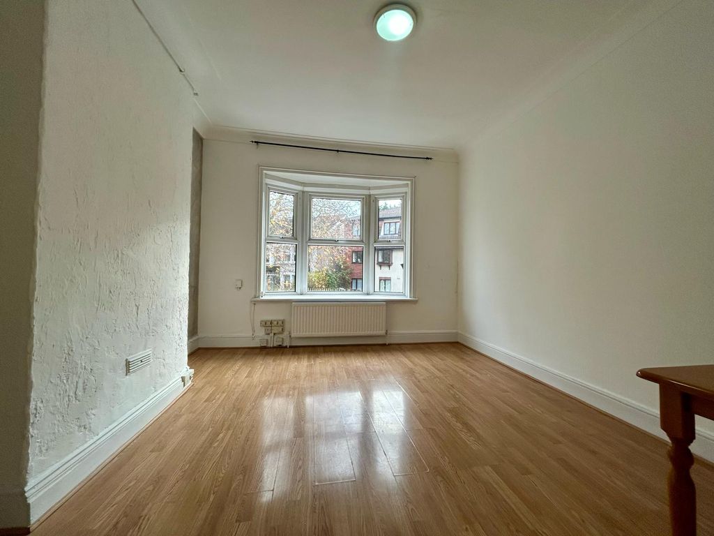 Property photo 1 of 9 2 Bedroom Maisonette Flat