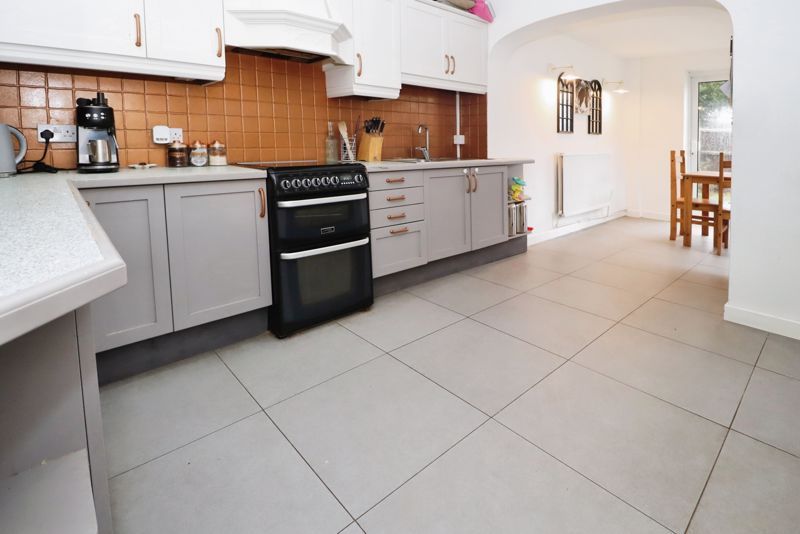 Property photo 3 of 22 Churchill Close