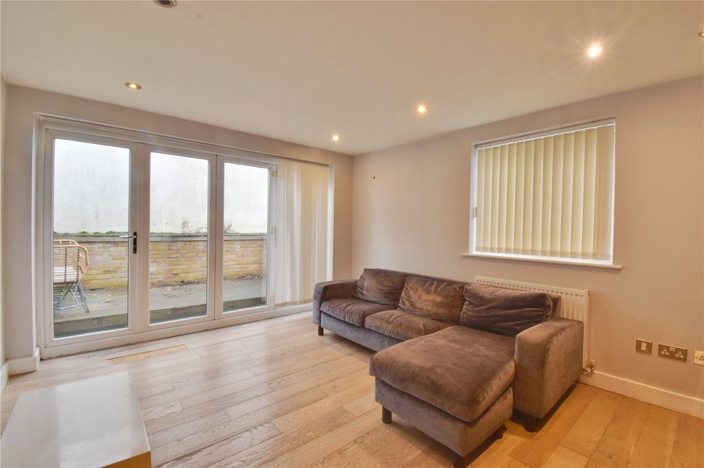 Property photo 3 of 9 Picture No. 04