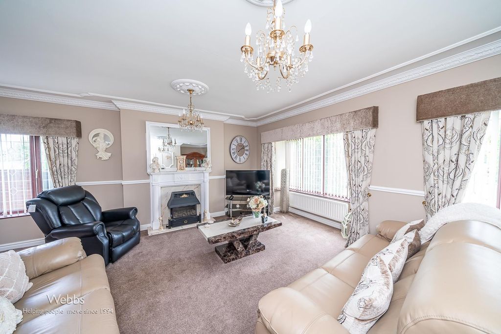 Property photo 2 of 39 Â© Webbs Estate Agents Â© (135 Of 298).Jpg