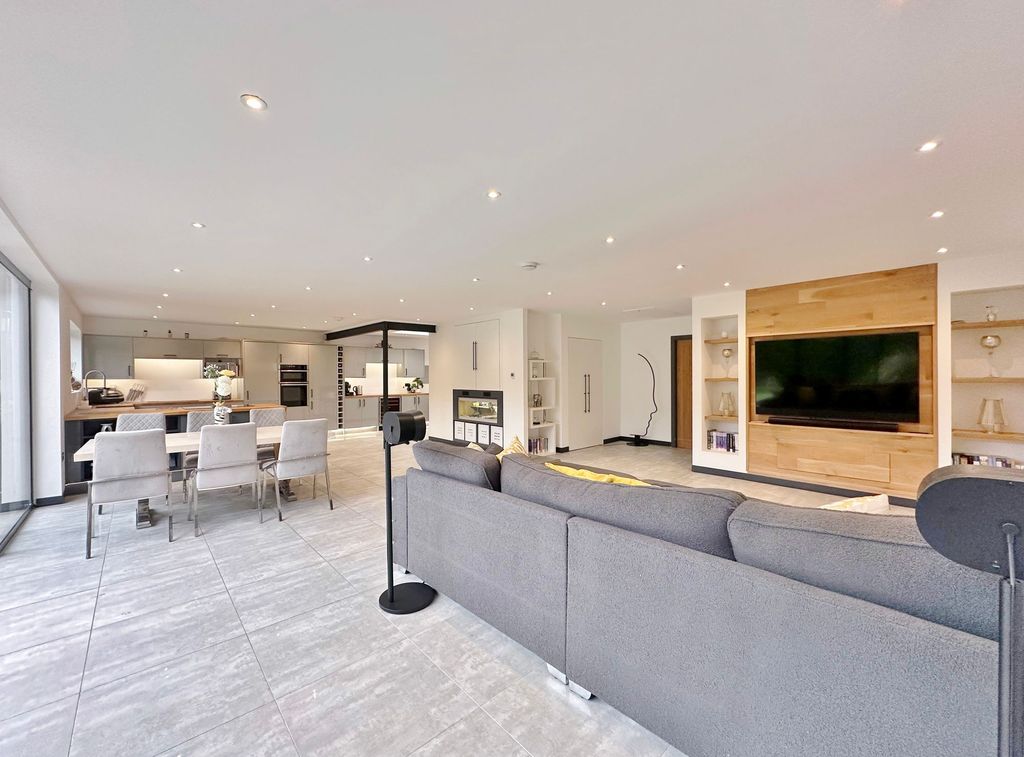 Property photo 3 of 34 Photo 3