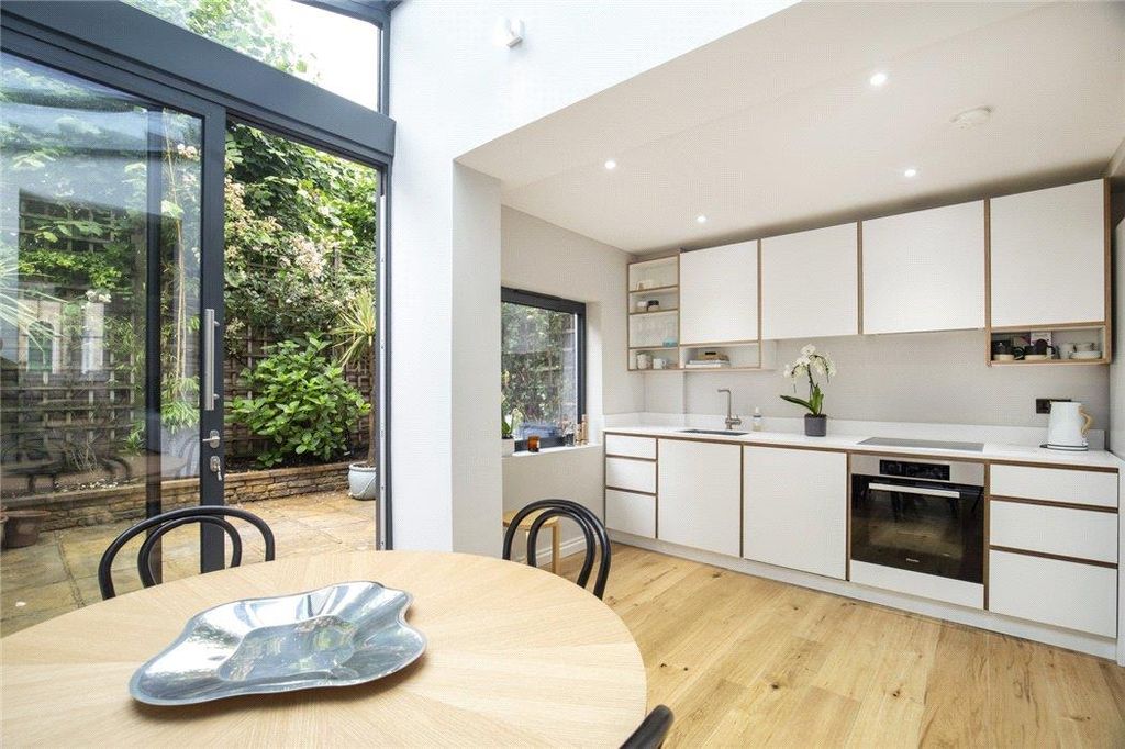 Property photo 2 of 12 Image