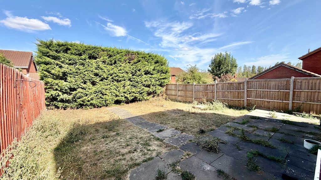 Property photo 2 of 12 Garden