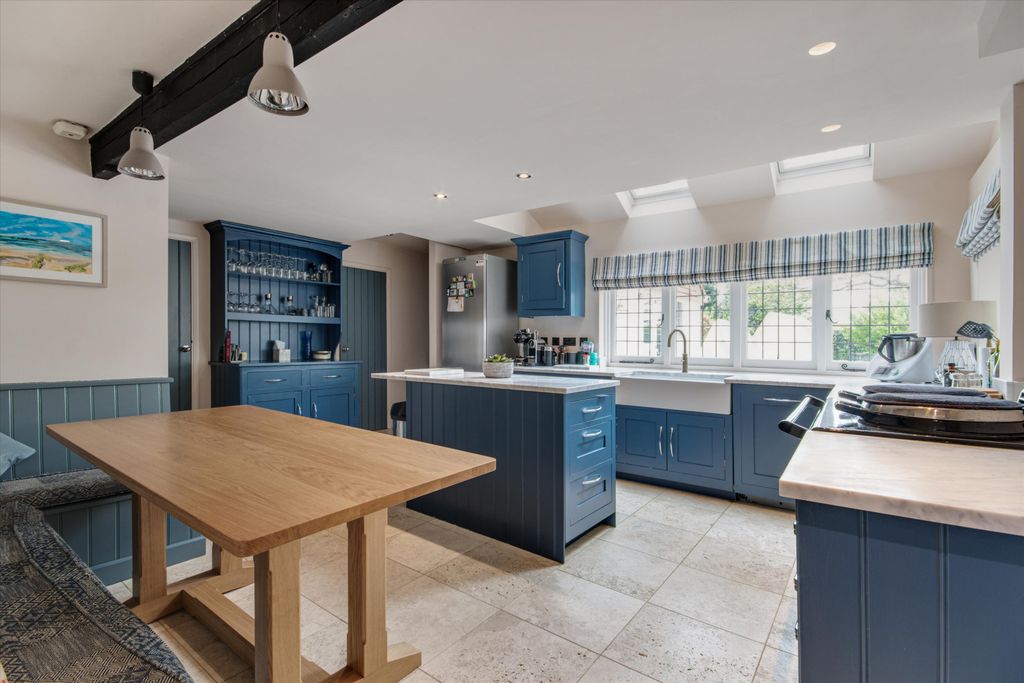 Property photo 3 of 21 Image