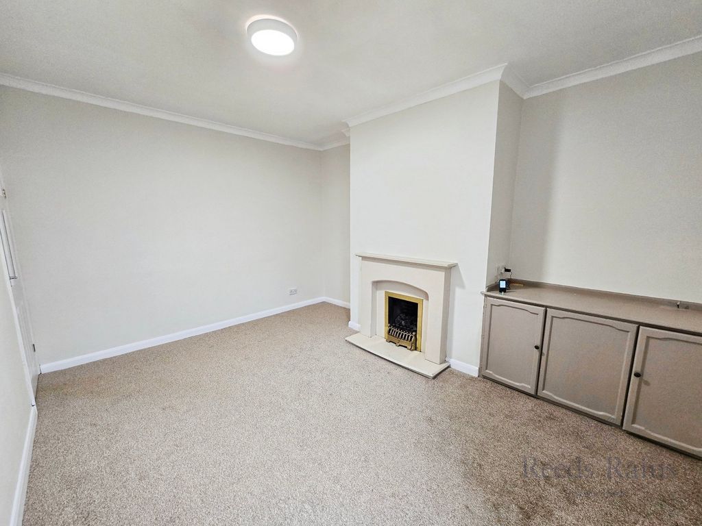 Property photo 3 of 10 Living Room