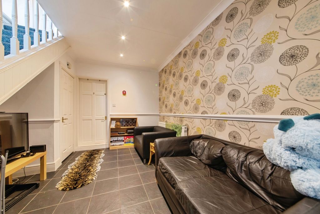 Property photo 2 of 18 Pbox-Img.Jpg