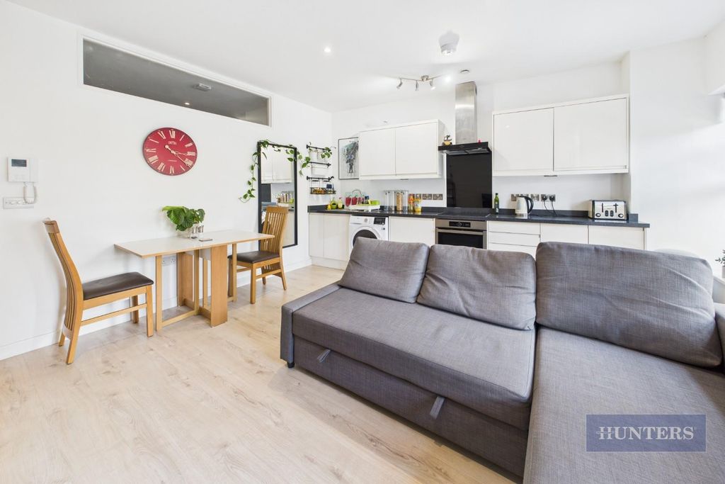 Property photo 2 of 11 Cam05152G0-Pr0249-Still007.Jpg