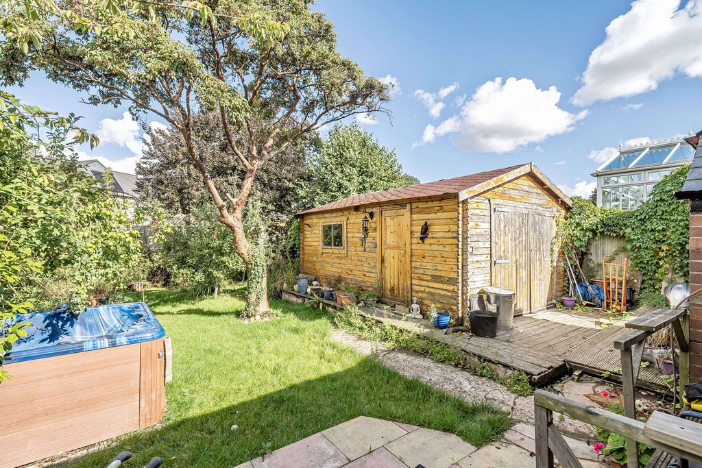 Property photo 2 of 25