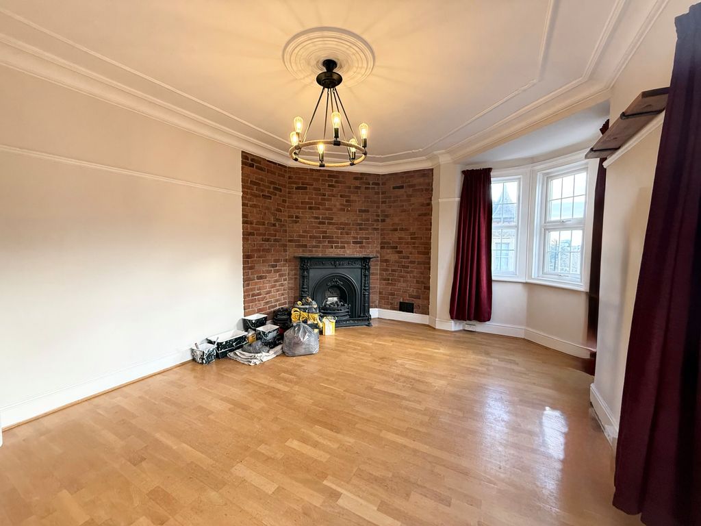 Property photo 2 of 8 Image