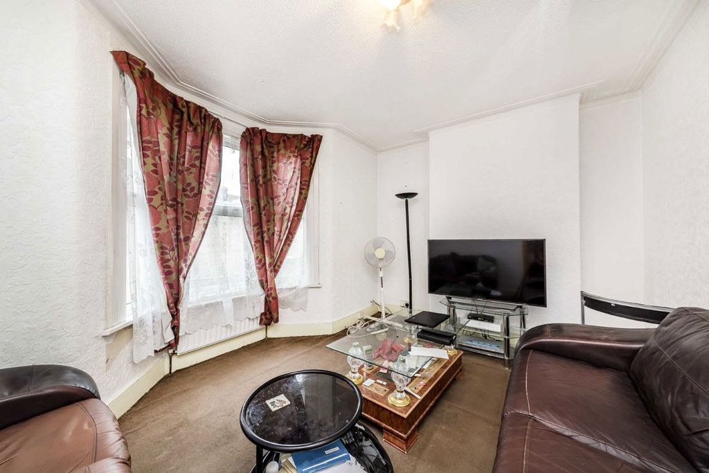 Property photo 2 of 6