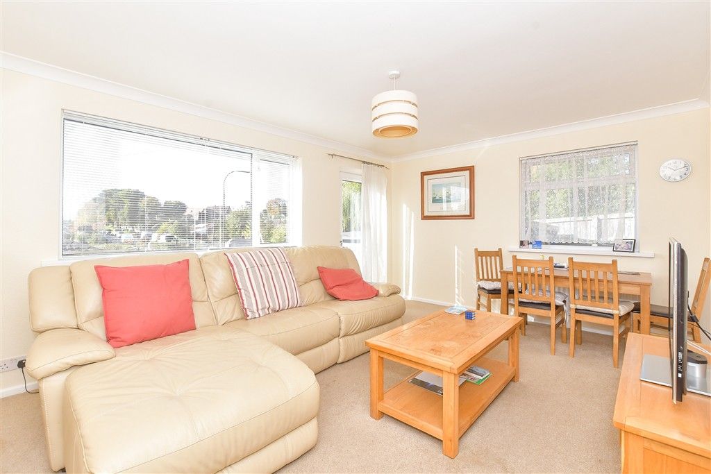 Property photo 1 of 15 Lounge