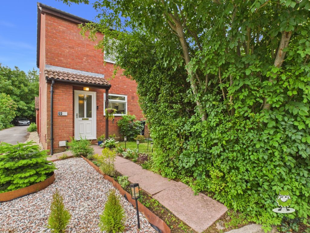Property photo 1 of 17 Ewemove Estate Agents Basingstoke - 9 Mccartney Wa