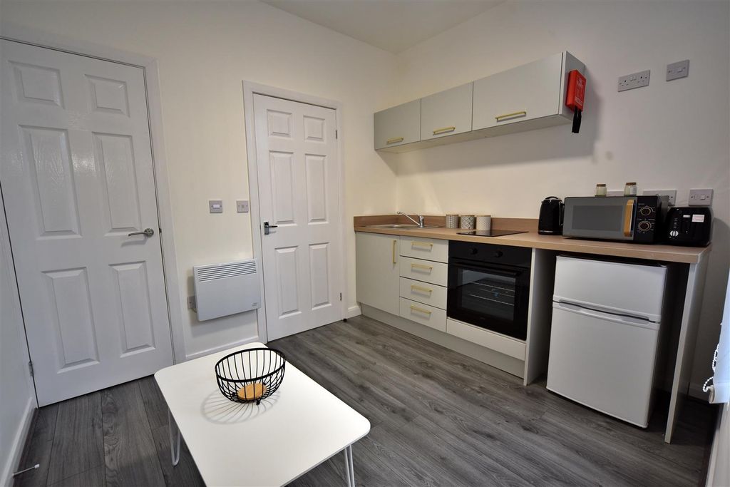 Property photo 3 of 6 165Ar_Room14_01.Jpg