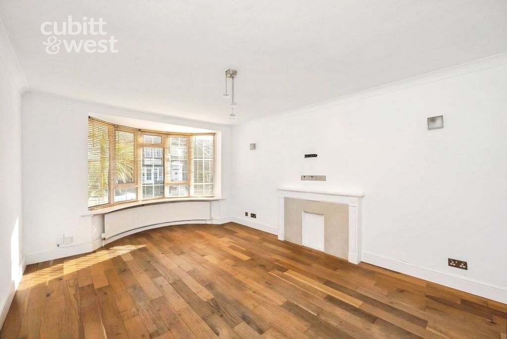 Property photo 2 of 14 Lounge