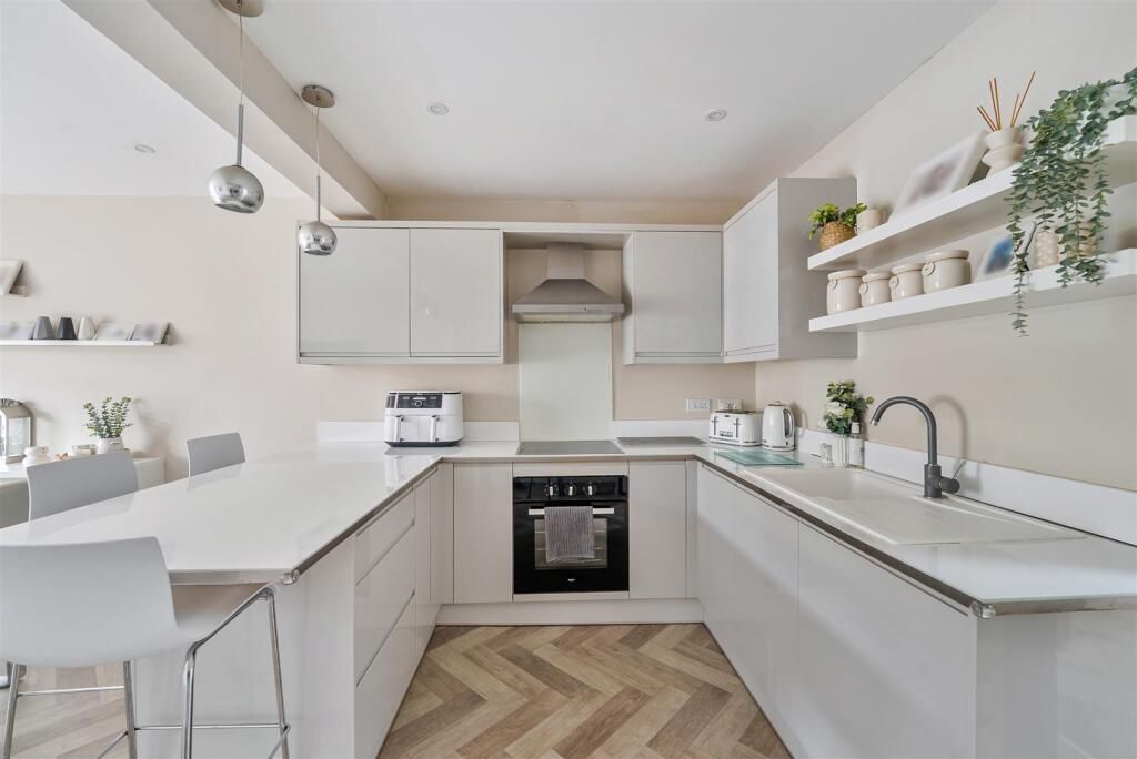 Property photo 2 of 20 233474_33964709_Img_05_0000.Jpeg