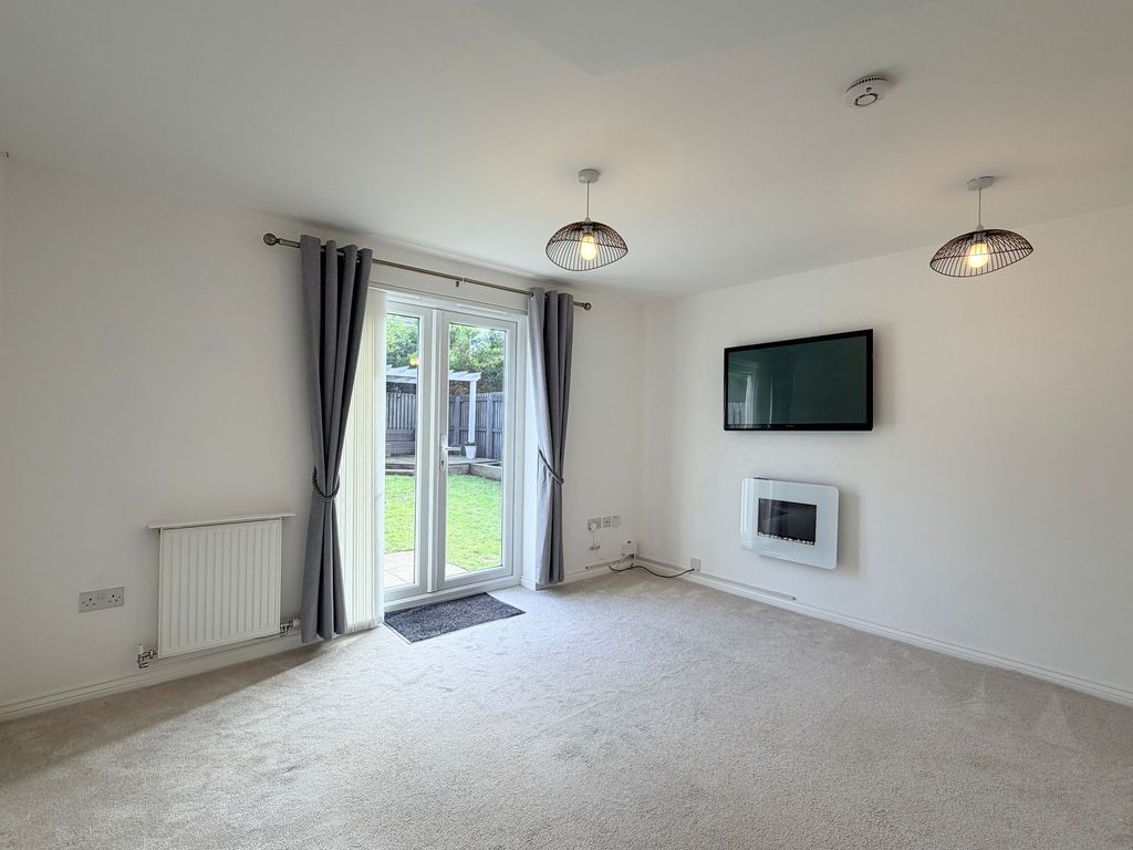 Property photo 3 of 17 Living Room