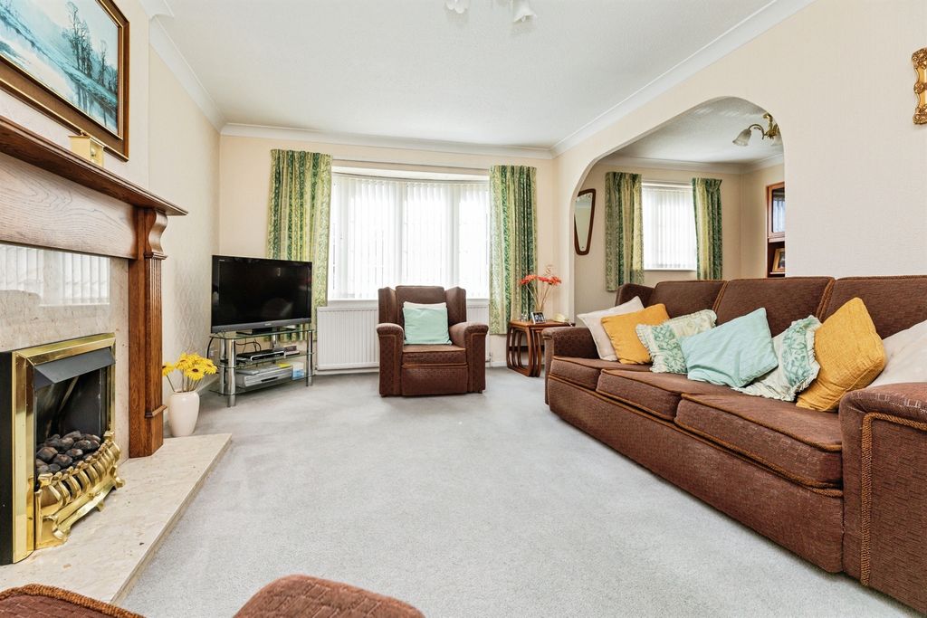 Property photo 2 of 13