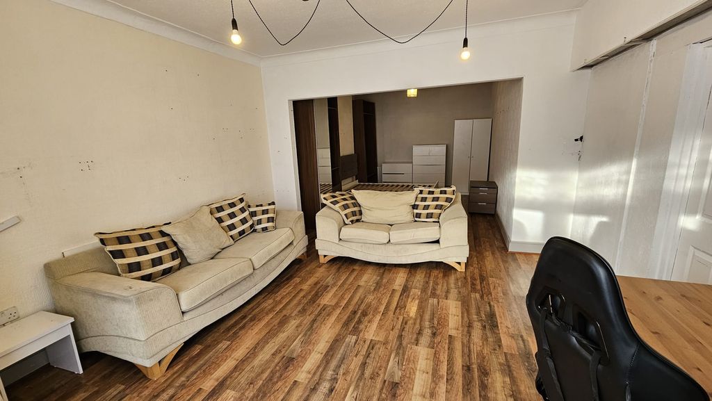 Property photo 1 of 3