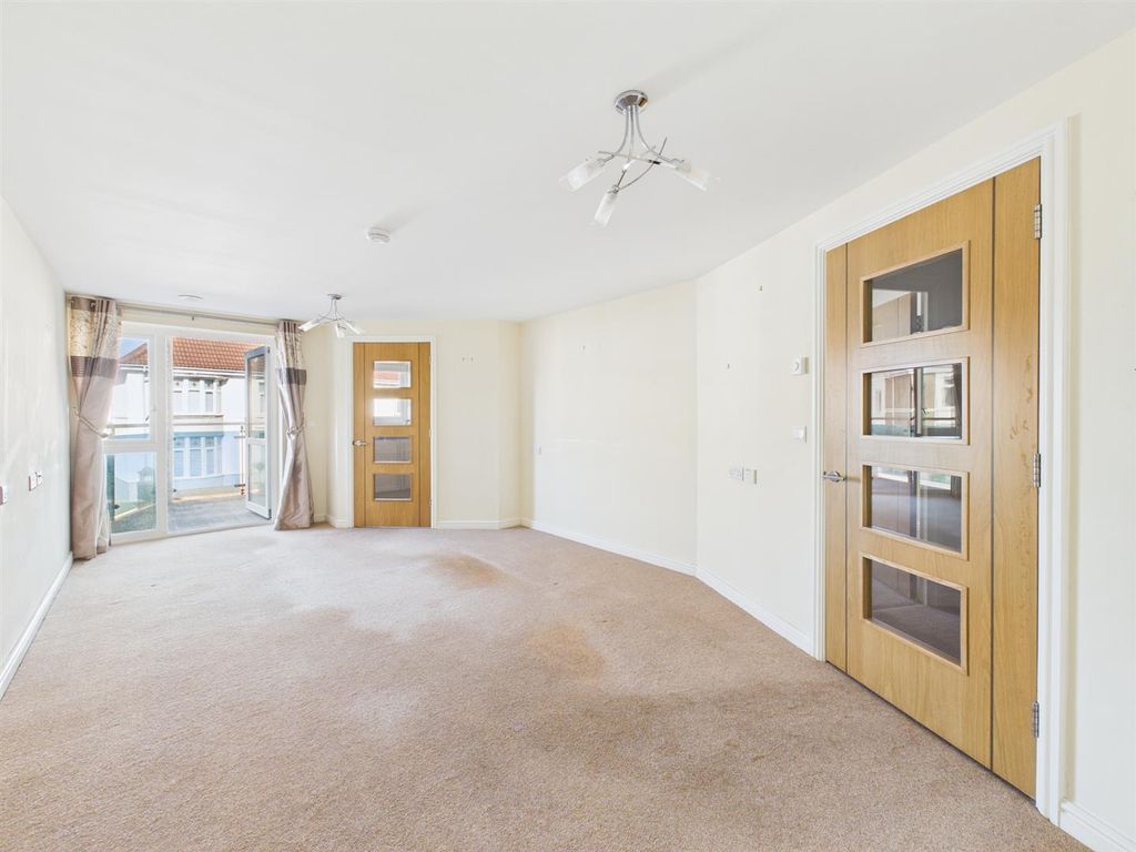 Additional image 5 of 2 bed flat for salePicton Avenue, Porthcawl CF36