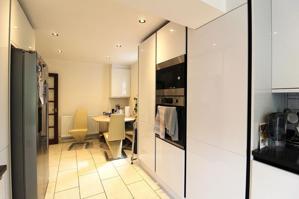 Property photo 3 of 20 Kitchen