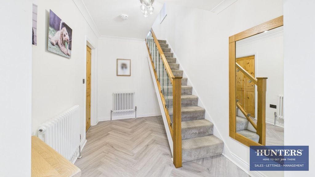 Property photo 2 of 23 Hallway