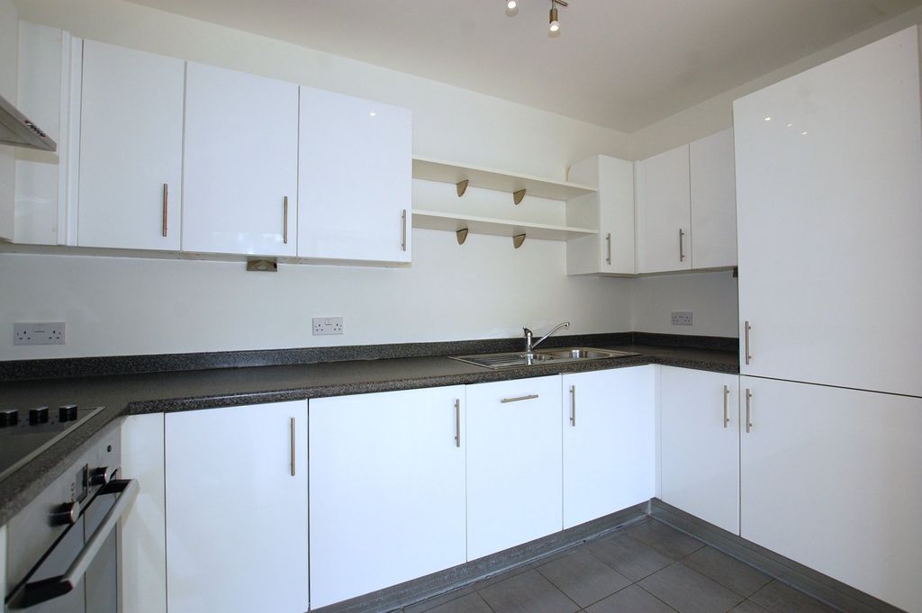 Property photo 3 of 6 Kitchen