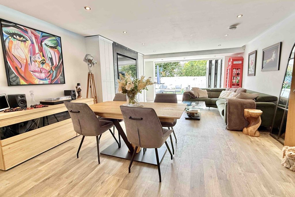 Property photo 3 of 26 Gallery