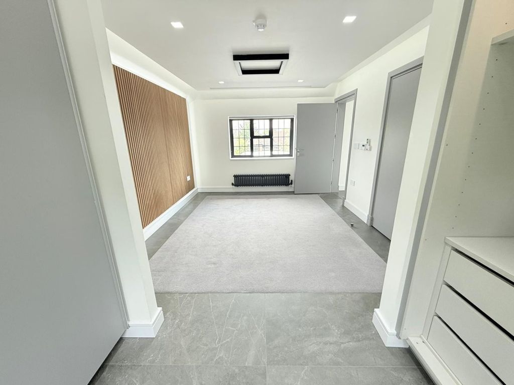 Additional image 18 of 3 bed flat to rentBeech Hill Avenue, Hadley Wood EN4