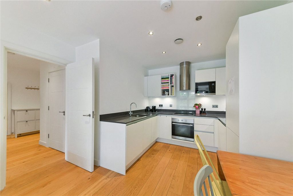 Property photo 3 of 19 Reception/Kitchen