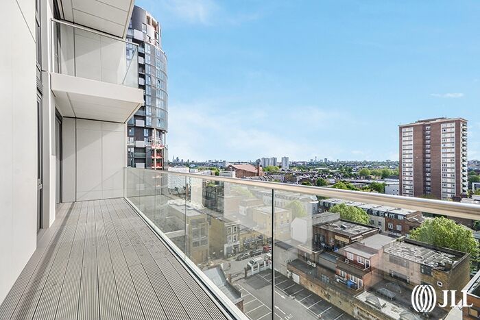 Property photo 3 of 18 Carriage House, C...