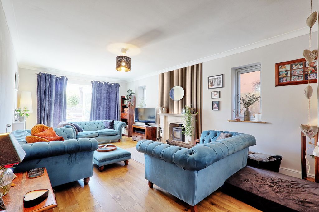 Property photo 3 of 48