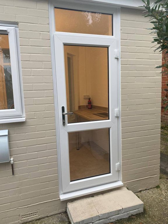 Property photo 1 of 6 1 Bed Flat To Rent High Street, Milford On Sea So41