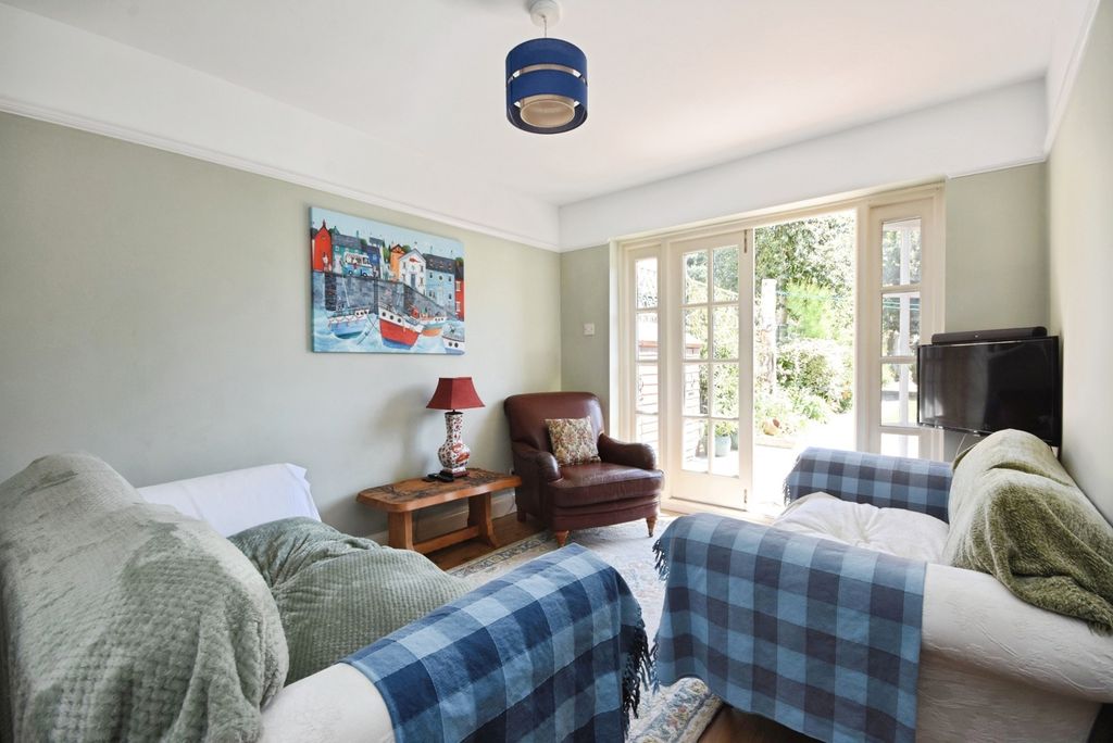 Property photo 3 of 17 Snug