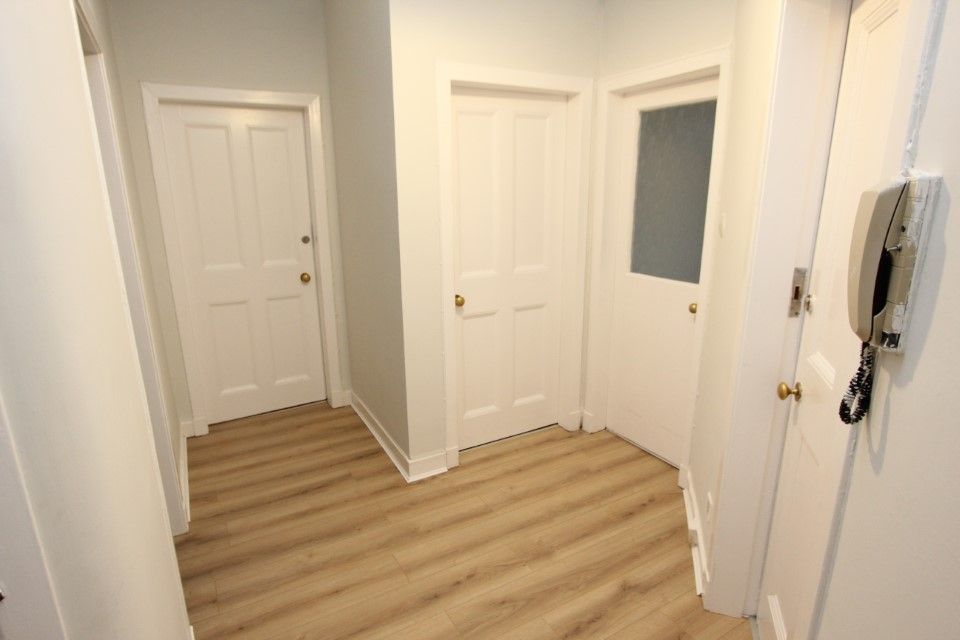 Property photo 3 of 10 Hall