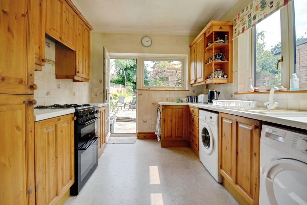 Property photo 3 of 17 Pbox-Kitchen-297869.Jpg
