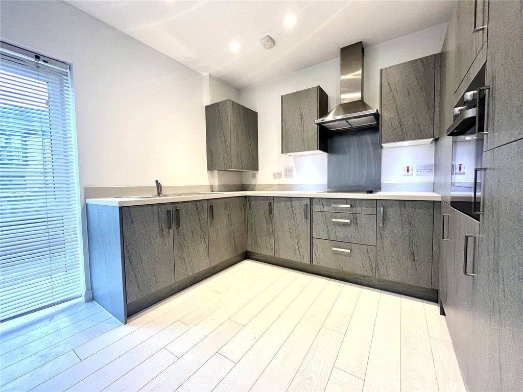 Property photo 3 of 10 Kitchen