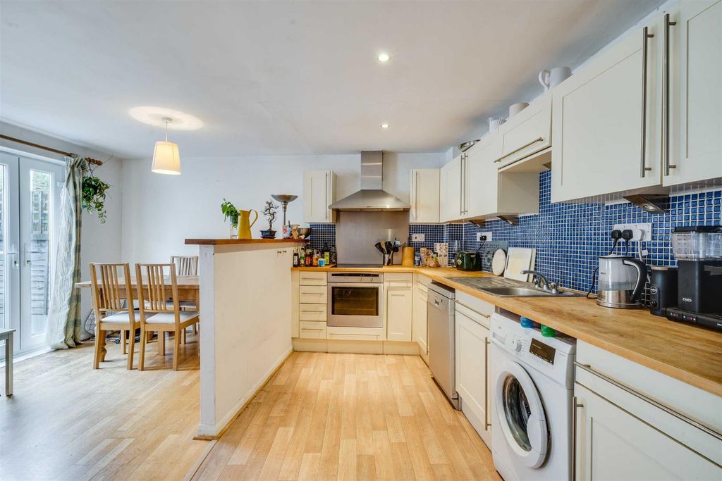Property photo 3 of 8 Kitchen